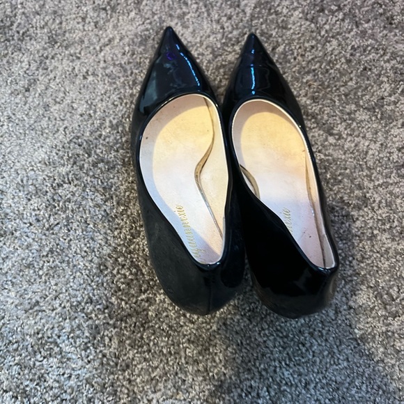 These are a size 9 in women’s heel. - Picture 4 of 4